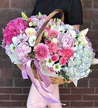 Композиция солнечный день в Лухе Цветочная композиция из Розы, Хризантемы, Пионы и Лизиантусы в корзине в Лухе