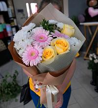 Букет цветов из:  Герберы, Розы и Хризантемы в Лухе
