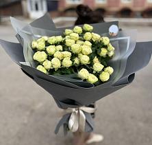 Букет Белые кустовые розы Солинеро в Лухе