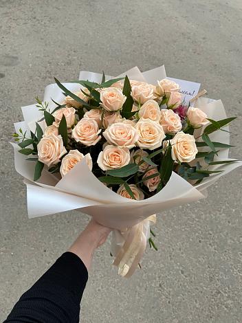 Букет Кремовые розы Латте в Лухе